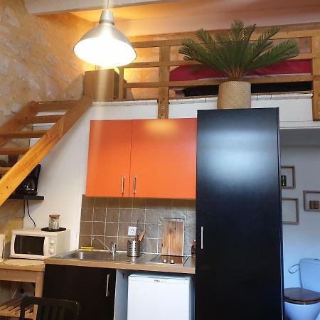 Joli Petit Studio Au Coeur D'Uzes Apartment Exterior photo